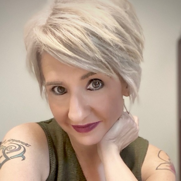 Meet your Posher, Denise - Picture 2 of 4